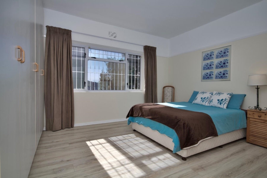 2 Bedroom Property for Sale in Vredehoek Western Cape